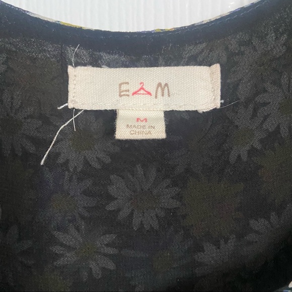 E & M Floral Lightweight Cropped Top Size Medium - Picture 2 of 4